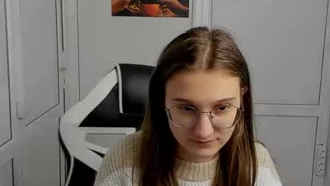 Snapshot of queen_amelie chatting on 04/07/26, 07:53 Amelie online show from 04/07/26, 07:53