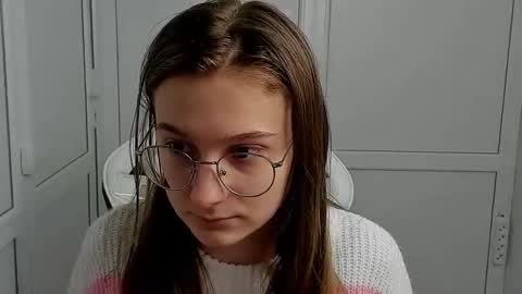 Snapshot of queen_amelie chatting on 04/08/26, 07:08 Amelie online show from 04/08/26, 07:08
