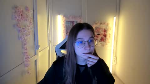 Snapshot of queen_amelie chatting on 05/02/26, 07:02 Amelie online show from 05/02/26, 07:02