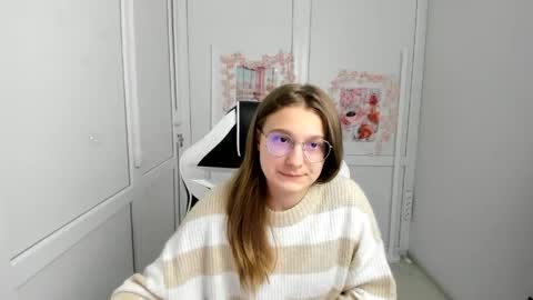 Snapshot of queen_amelie chatting on 05/31/26, 08:43 Amelie online show from 05/31/26, 08:43
