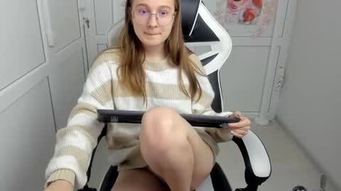 Snapshot of queen_amelie chatting on 06/10/26, 07:18 Amelie online show from 06/10/26, 07:18