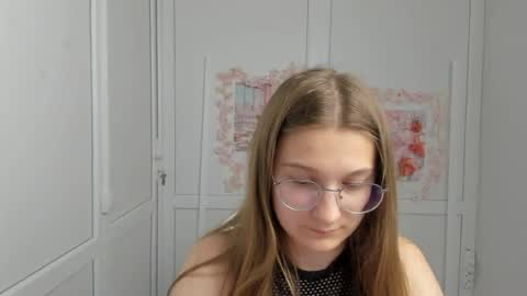 Snapshot of queen_amelie chatting on 06/13/26, 07:39 Amelie online show from 06/13/26, 07:39