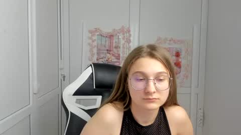 Amelie online show from 06/18/26, 09:09