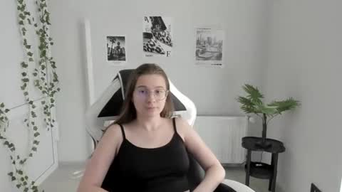 Amelie online show from 06/20/26, 07:55