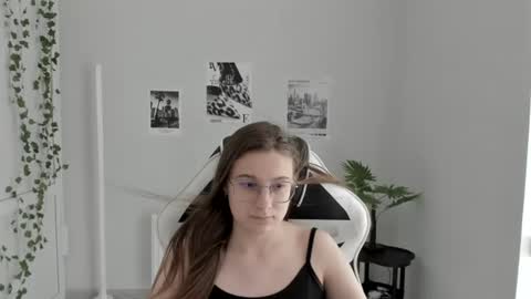 Amelie online show from 06/23/26, 09:07