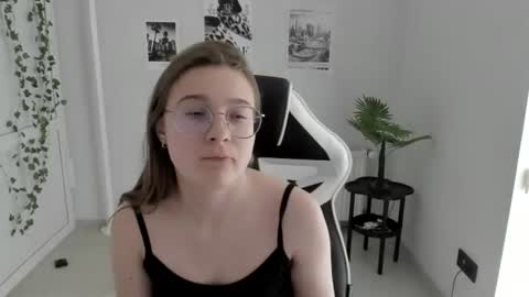 Amelie online show from 06/24/26, 08:02