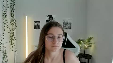 Amelie online show from 07/04/26, 07:36