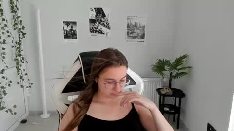 Amelie online show from 07/17/26, 07:04