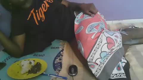 Snapshot of queen_berry1 chatting on 09/18/25, 07:43 queen_berry1 online show from 09/18/25, 07:43