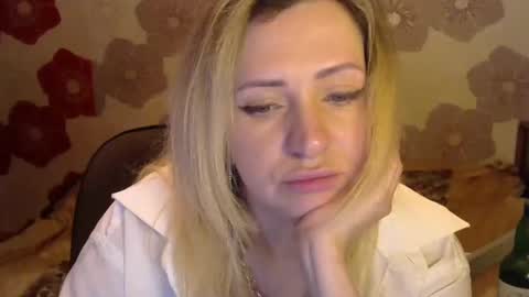 Snapshot of queen_daenerys chatting on 12/02/24, 01:14 Queen Daenerys online show from 12/02/24, 01:14