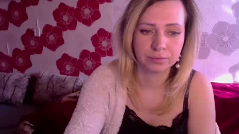 Snapshot of queen_daenerys chatting on 02/13/25, 08:27 Queen Daenerys online show from 02/13/25, 08:27