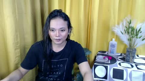 queen_ennah online show from 06/19/26, 08:40