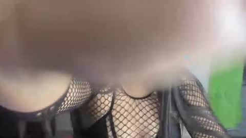 Snapshot of queen_findom1 chatting on 11/20/25, 11:48 queen_findom1 online show from 11/20/25, 11:48