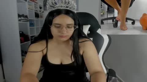 Snapshot of queen_findom1 chatting on 12/05/25, 05:49 queen_findom1 online show from 12/05/25, 05:49