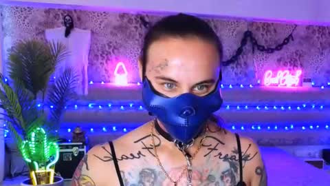 Snapshot of queen_freak chatting on 09/26/25, 11:47 Queen Freak online show from 09/26/25, 11:47