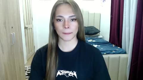 Snapshot of queen_heart0 chatting on 02/02/26, 02:21 shawny online show from 02/02/26, 02:21