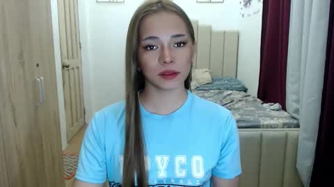 Snapshot of queen_heart0 chatting on 02/11/26, 02:27 shawny online show from 02/11/26, 02:27