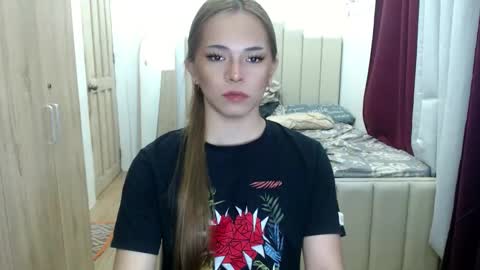 Snapshot of queen_heart0 chatting on 02/13/26, 01:45 shawny online show from 02/13/26, 01:45