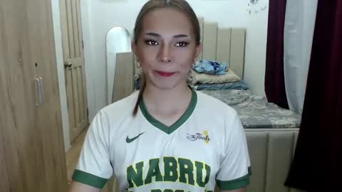 Snapshot of queen_heart0 chatting on 02/15/26, 03:36 shawny online show from 02/15/26, 03:36