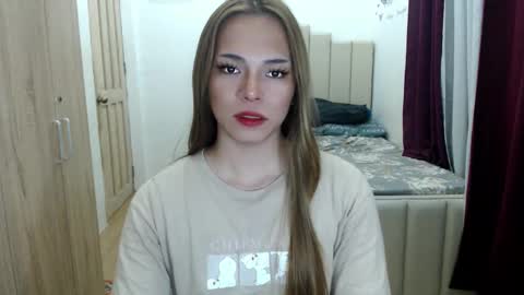 Snapshot of queen_heart0 chatting on 02/21/26, 01:39 shawny online show from 02/21/26, 01:39