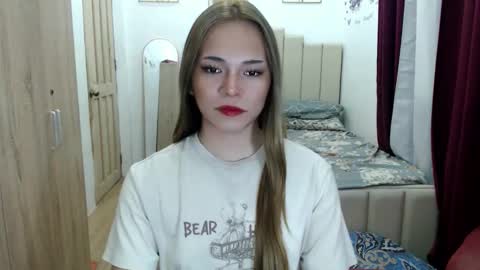Snapshot of queen_heart0 chatting on 04/06/26, 03:04 shawny online show from 04/06/26, 03:04