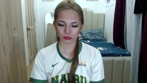 Snapshot of queen_heart0 chatting on 05/07/26, 02:17 shawny online show from 05/07/26, 02:17