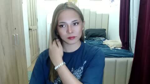 Snapshot of queen_heart0 chatting on 06/12/26, 10:58 shawny online show from 06/12/26, 10:58