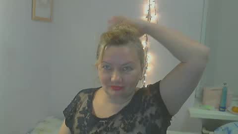 queen_jane8 online show from 12/17/24, 07:48