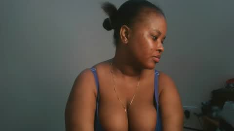 Snapshot of queen_kikih chatting on 01/17/26, 06:11 Queen kikih online show from 01/17/26, 06:11