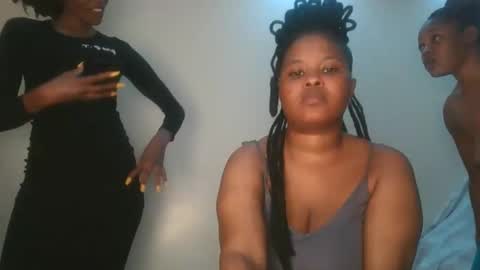 Snapshot of queen_kikih chatting on 02/10/26, 02:32 Queen kikih online show from 02/10/26, 02:32