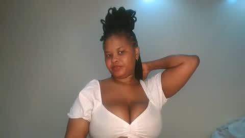 Snapshot of queen_kikih chatting on 02/16/26, 11:28 Queen kikih online show from 02/16/26, 11:28