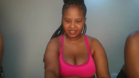 Snapshot of queen_kikih chatting on 02/17/26, 12:12 Queen kikih online show from 02/17/26, 12:12