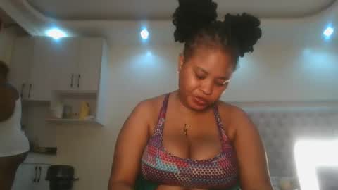 Snapshot of queen_kikih chatting on 04/14/26, 06:14 Queen kikih online show from 04/14/26, 06:14