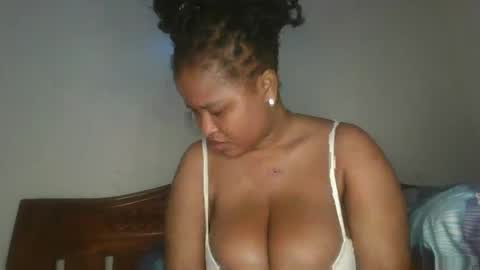 Snapshot of queen_kikih chatting on 04/28/26, 12:42 Queen kikih online show from 04/28/26, 12:42