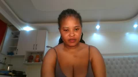 Snapshot of queen_kikih chatting on 06/11/26, 06:11 Queen kikih online show from 06/11/26, 06:11