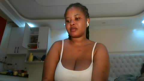 Snapshot of queen_kikih chatting on 06/17/26, 02:36 Queen kikih online show from 06/17/26, 02:36