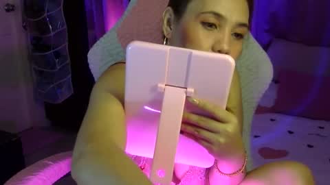 Snapshot of queen_kur chatting on 03/01/26, 04:09 QueenHennessy online show from 03/01/26, 04:09