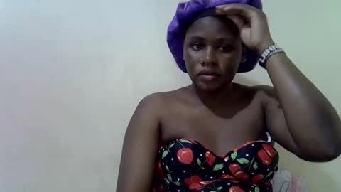 Snapshot of queen_leilla chatting on 05/05/26, 03:53 queen_leilla online show from 05/05/26, 03:53