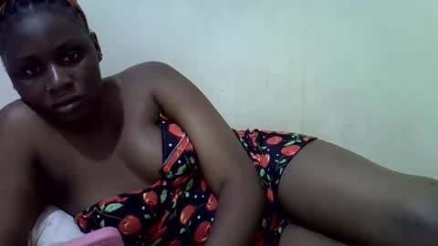 Snapshot of queen_leilla chatting on 06/10/26, 02:16 queen_leilla online show from 06/10/26, 02:16