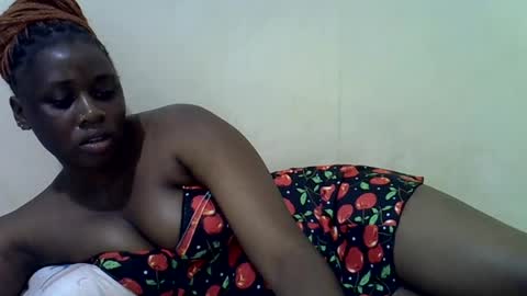 Snapshot of queen_leilla chatting on 06/12/26, 07:40 queen_leilla online show from 06/12/26, 07:40