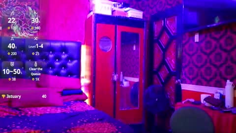 Lily online show from 11/01/25, 12:23