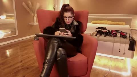 Snapshot of queen_manifest chatting on 02/23/25, 10:49 Mistresss Manifest online show from 02/23/25, 10:49