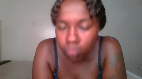 queen_mira online show from 09/10/25, 10:21