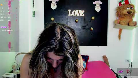 Snapshot of queen_natttyy chatting on 12/06/24, 05:53 queen_natttyy online show from 12/06/24, 05:53