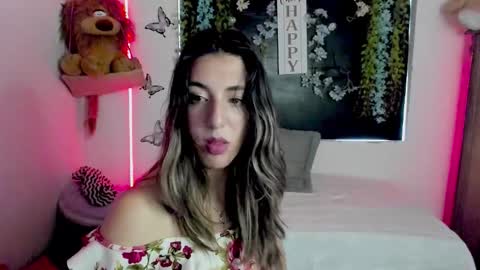 Snapshot of queen_natttyy chatting on 09/24/25, 02:31 queen_natttyy online show from 09/24/25, 02:31