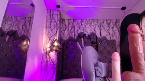 Snapshot of queen_nyxx chatting on 06/13/26, 02:42 QueenNyx online show from 06/13/26, 02:42