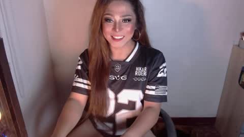 Snapshot of queen_of_all_queens chatting on 11/18/25, 01:11 samantha online show from 11/18/25, 01:11