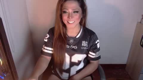 Snapshot of queen_of_all_queens chatting on 11/20/25, 07:52 samantha online show from 11/20/25, 07:52