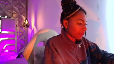 Snapshot of queen_perla_ chatting on 01/31/26, 07:11 online show from 01/31/26, 07:11