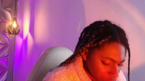 Snapshot of queen_perla_ chatting on 02/01/26, 02:37 online show from 02/01/26, 02:37